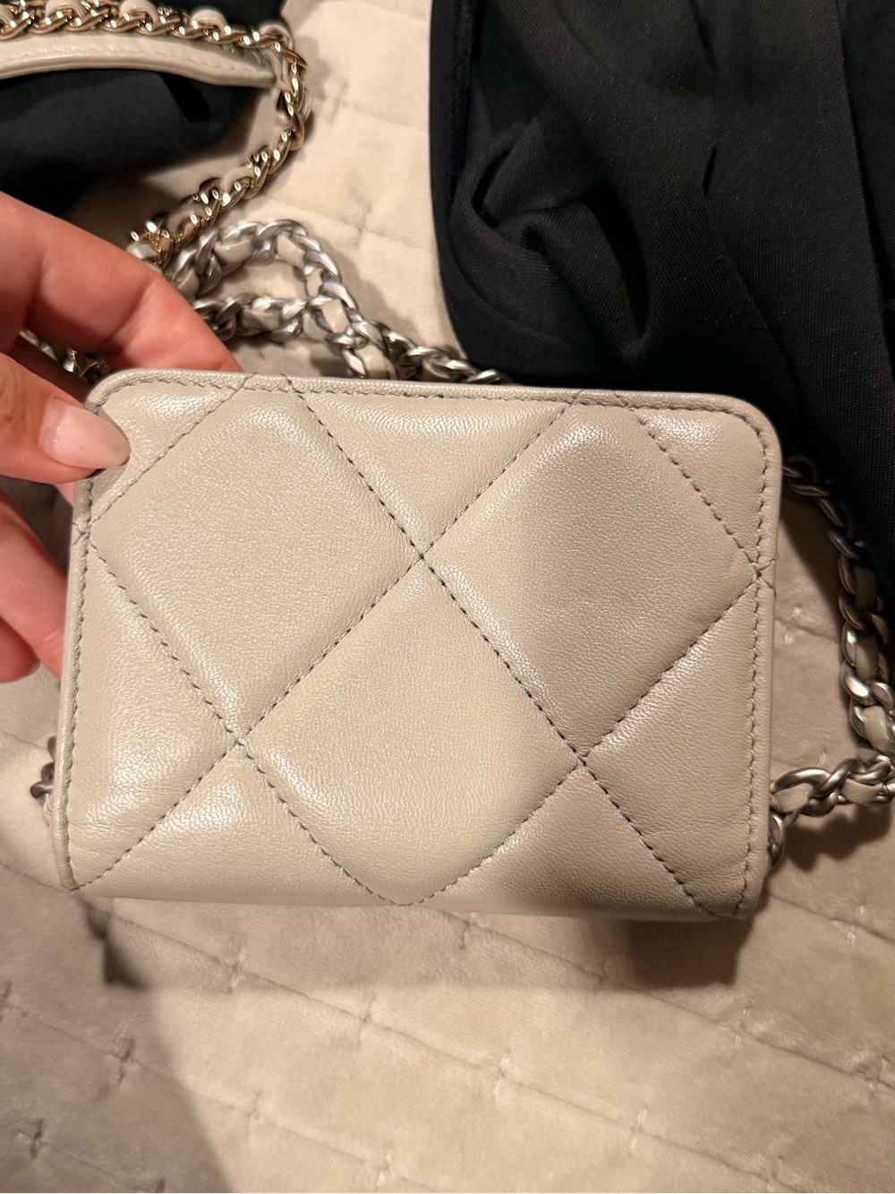 CHANEL Mini Quilted Flap Bag in Cream with Silver Hardware - Picture 4 of 7